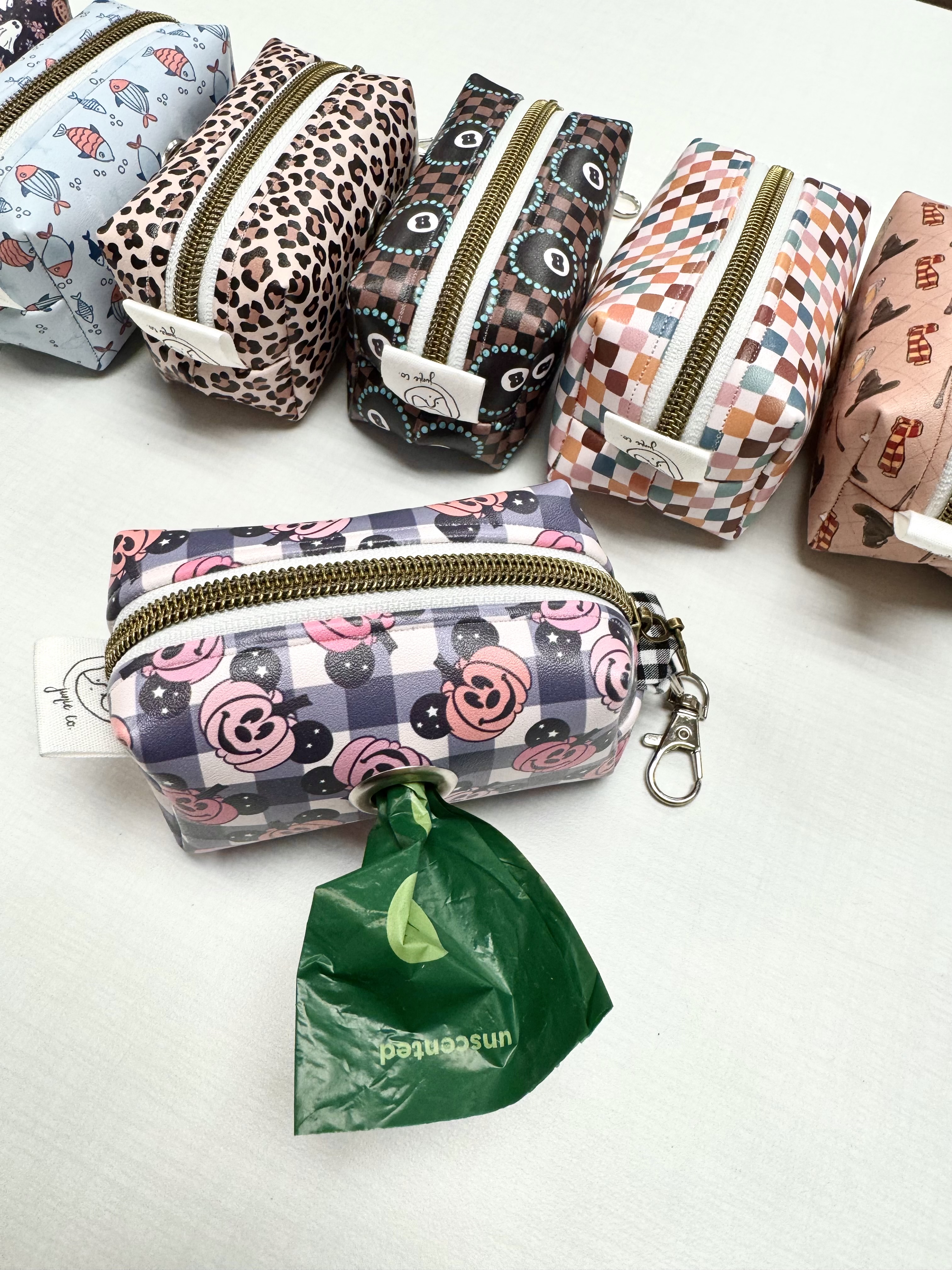 Junie doggie bag holder